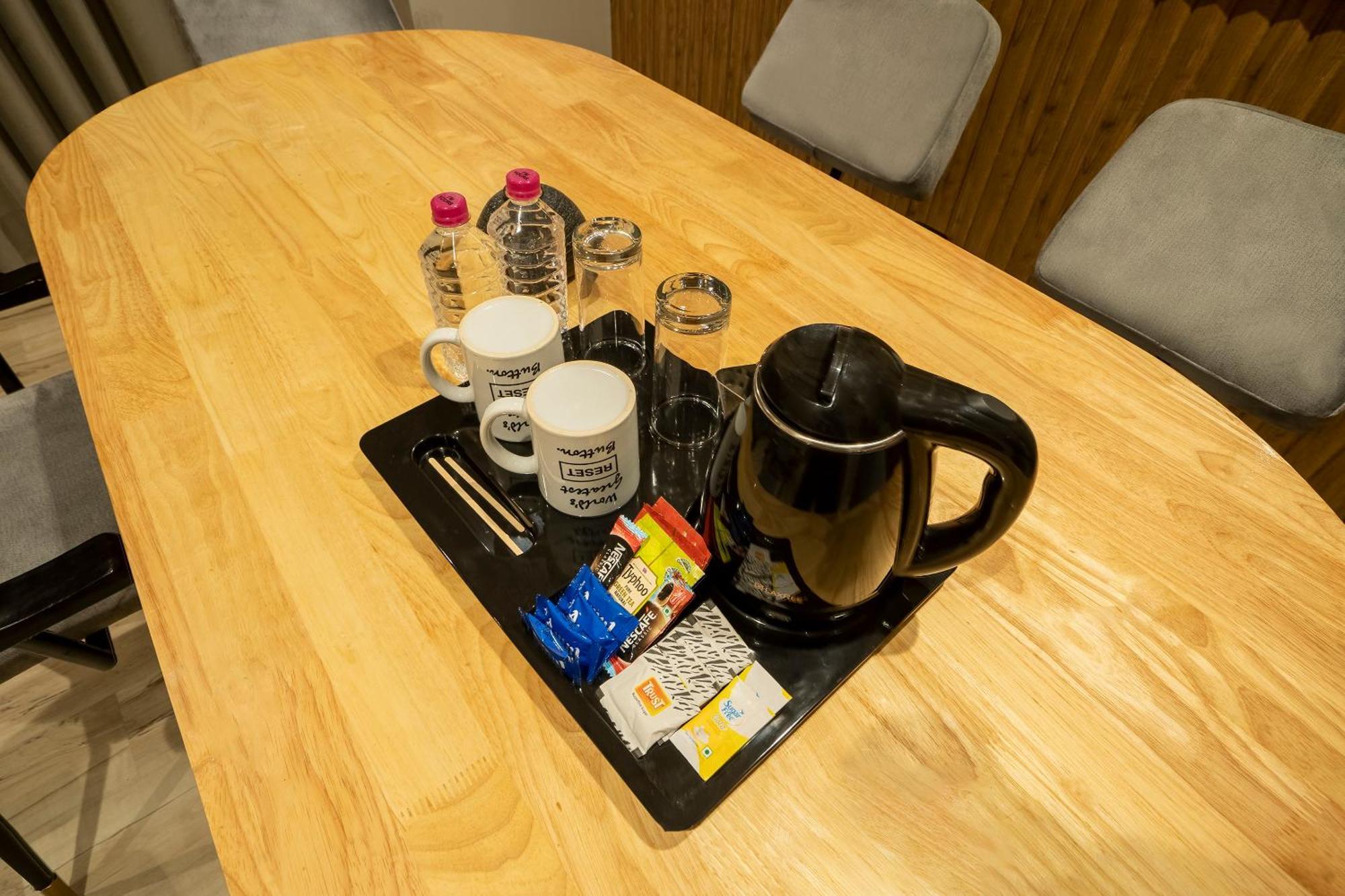 Sunday Hotel ヴァドーダラー エクステリア 写真