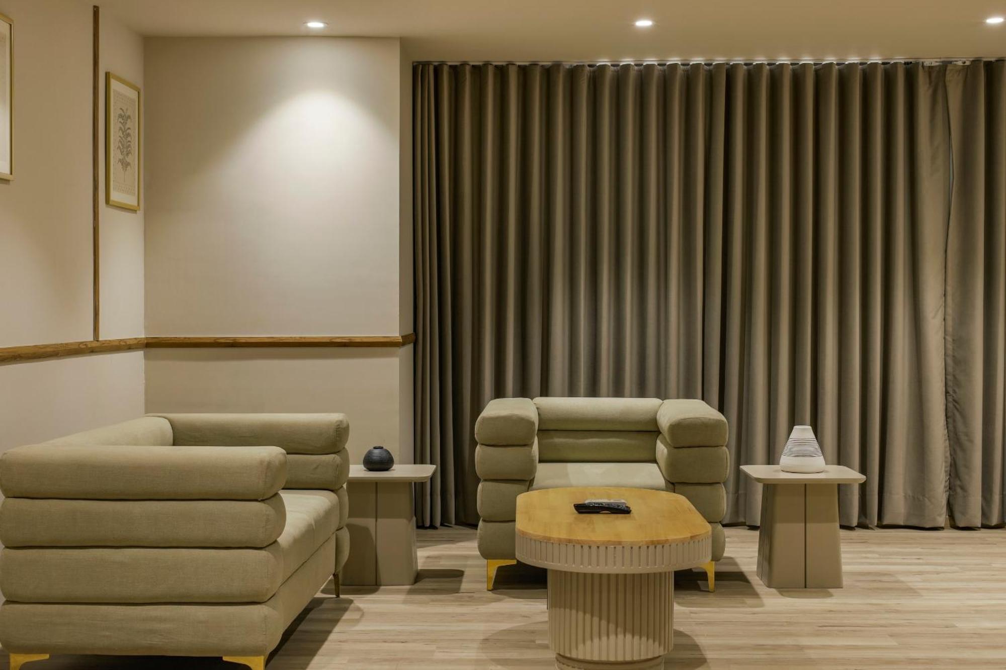 Sunday Hotel ヴァドーダラー エクステリア 写真