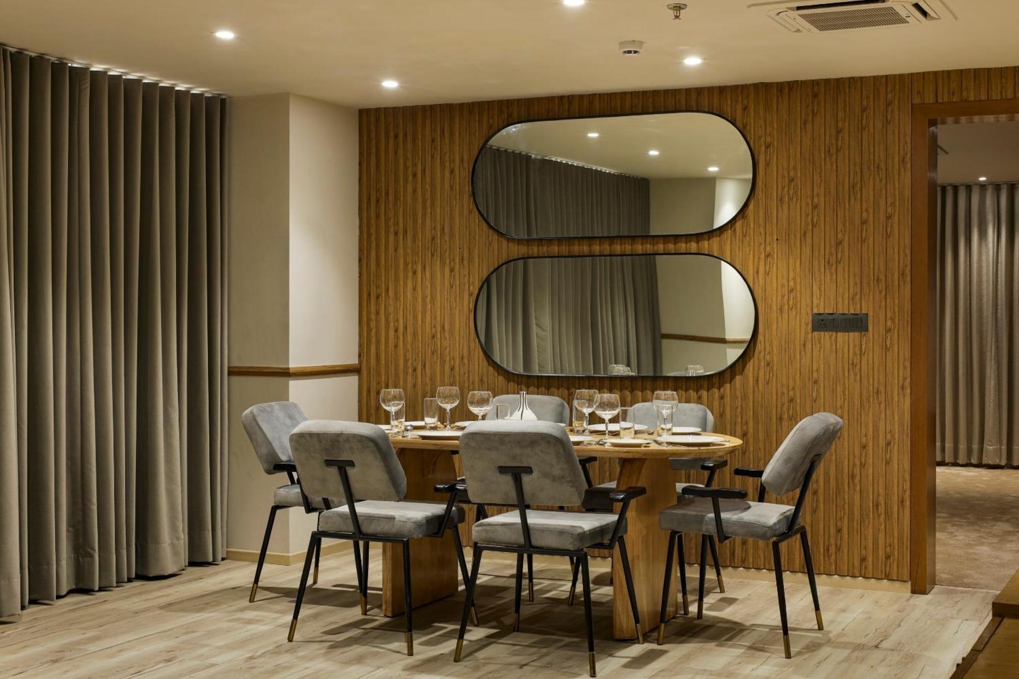 Sunday Hotel ヴァドーダラー エクステリア 写真