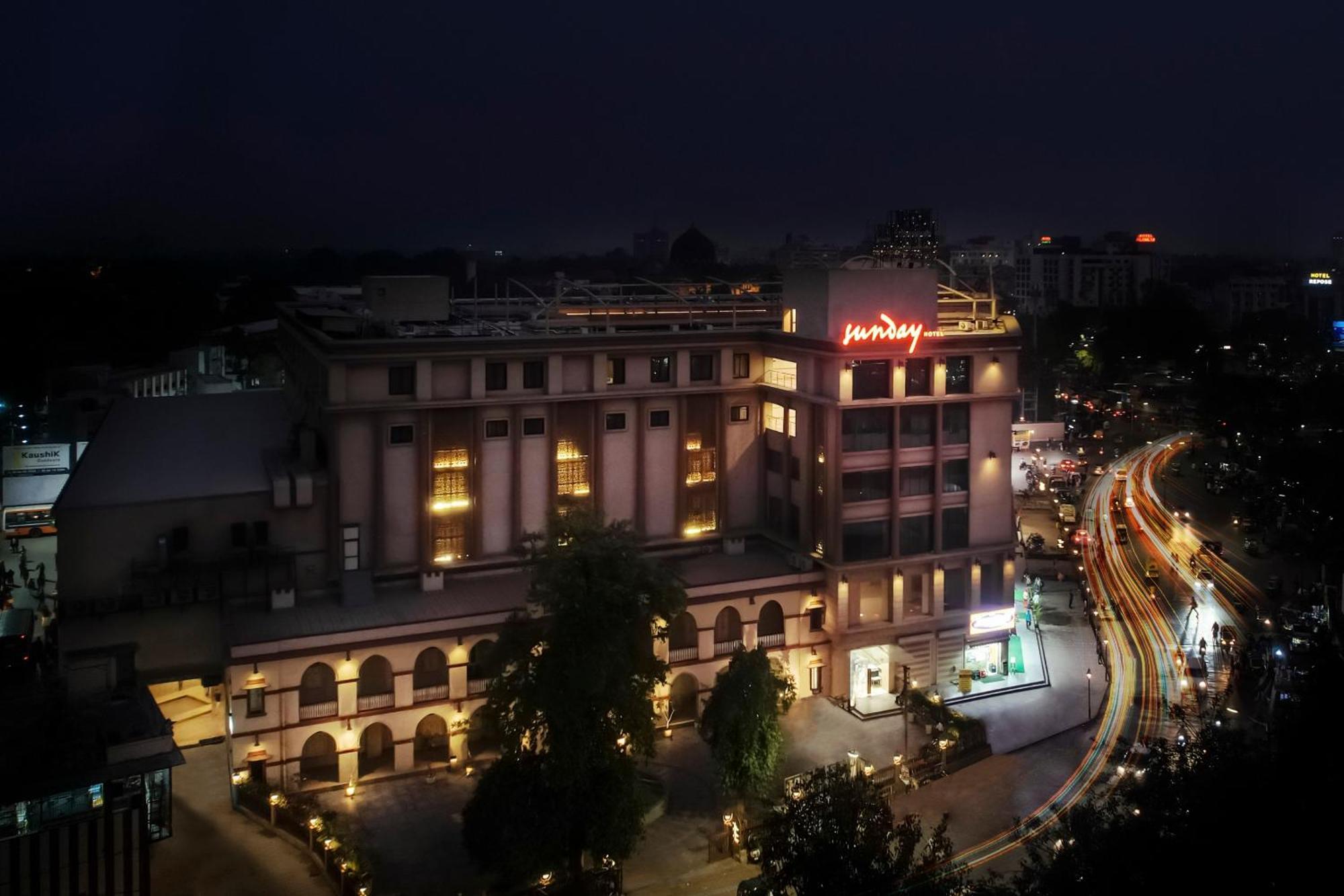 Sunday Hotel ヴァドーダラー エクステリア 写真